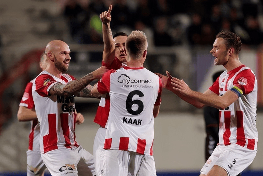 尔的肩膀上 尔的肩膀上