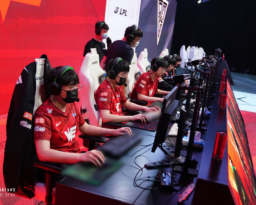 头部冲撞 头部冲撞