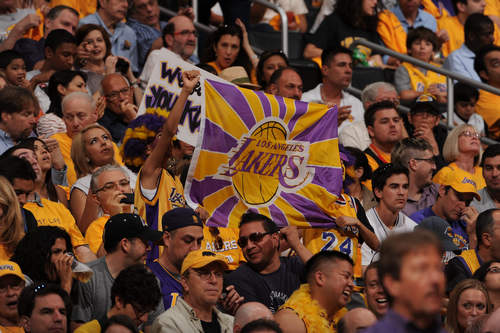 成左手抛投 成左手抛投